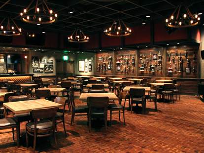 Saltwater restaurant mgm casino detroit